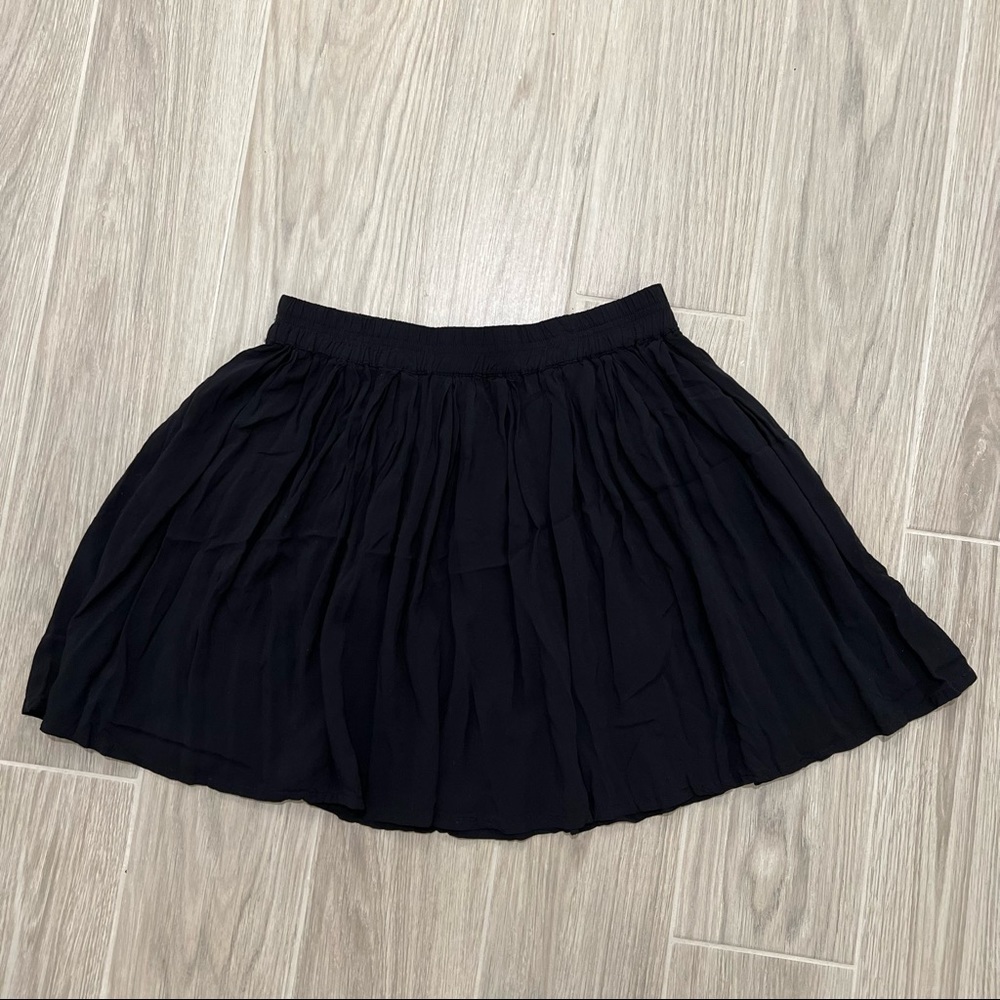 Black pleated skirt
